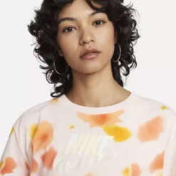 Playera Cropped Para Mujer Nike Sportswear